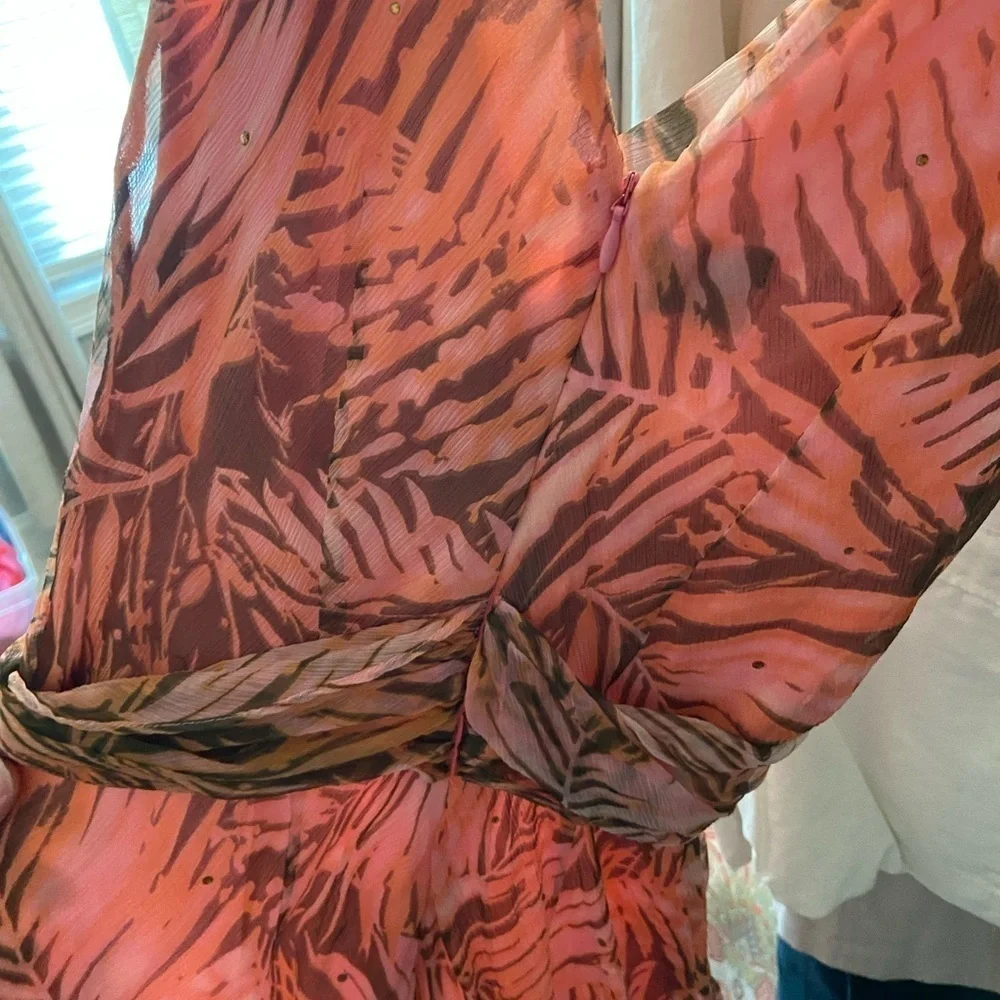 Muse size 8 long dress- zips up - Picture 9 of 12